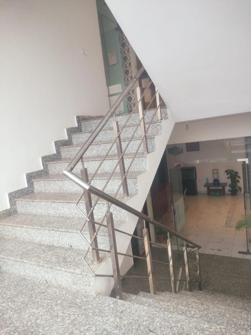 The Rejoice Hotel & Guesthouse เกรทเตอร์นอยดา ภายนอก รูปภาพ