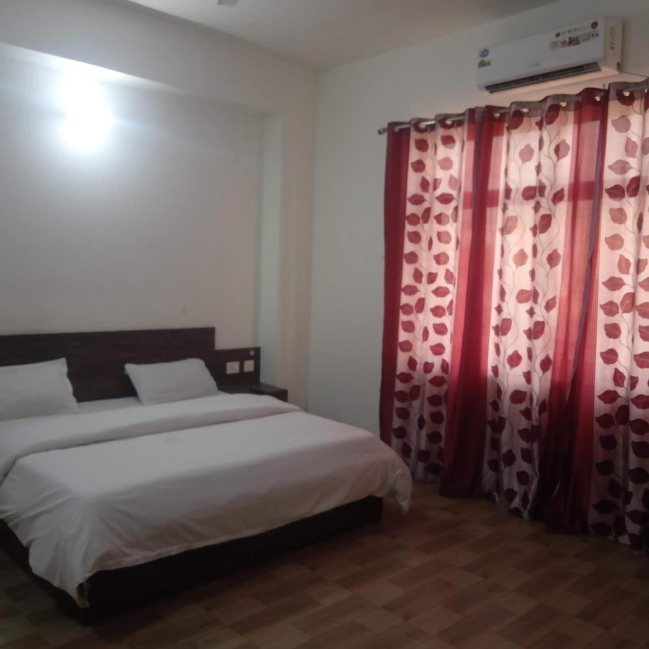 The Rejoice Hotel & Guesthouse เกรทเตอร์นอยดา ภายนอก รูปภาพ
